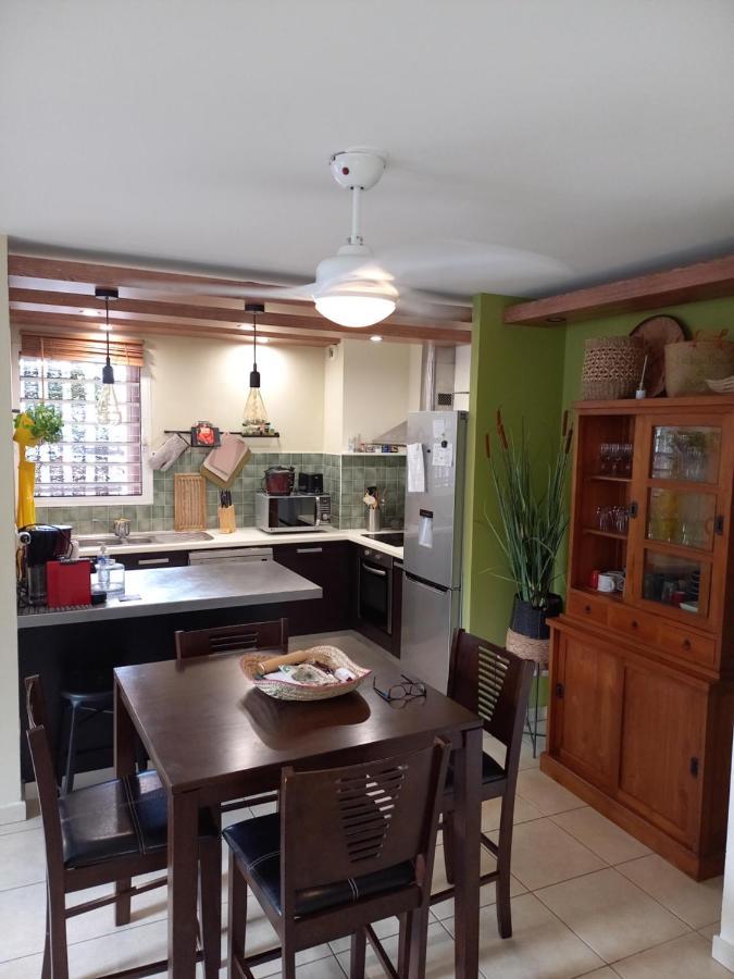 Bel Appartement Avec Terrasse Proche Des Plages Saint-Gilles-les-Bains Buitenkant foto
